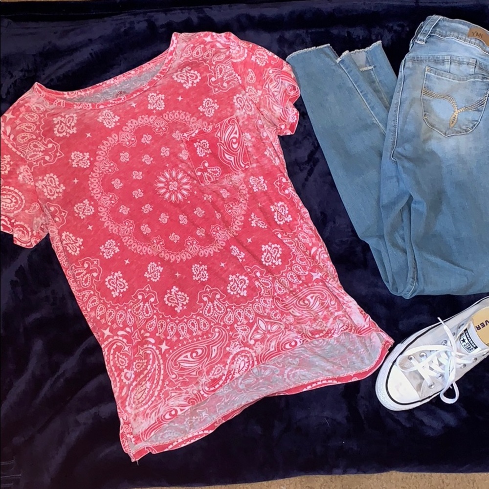 * Red bandana light comfy T-shirt
